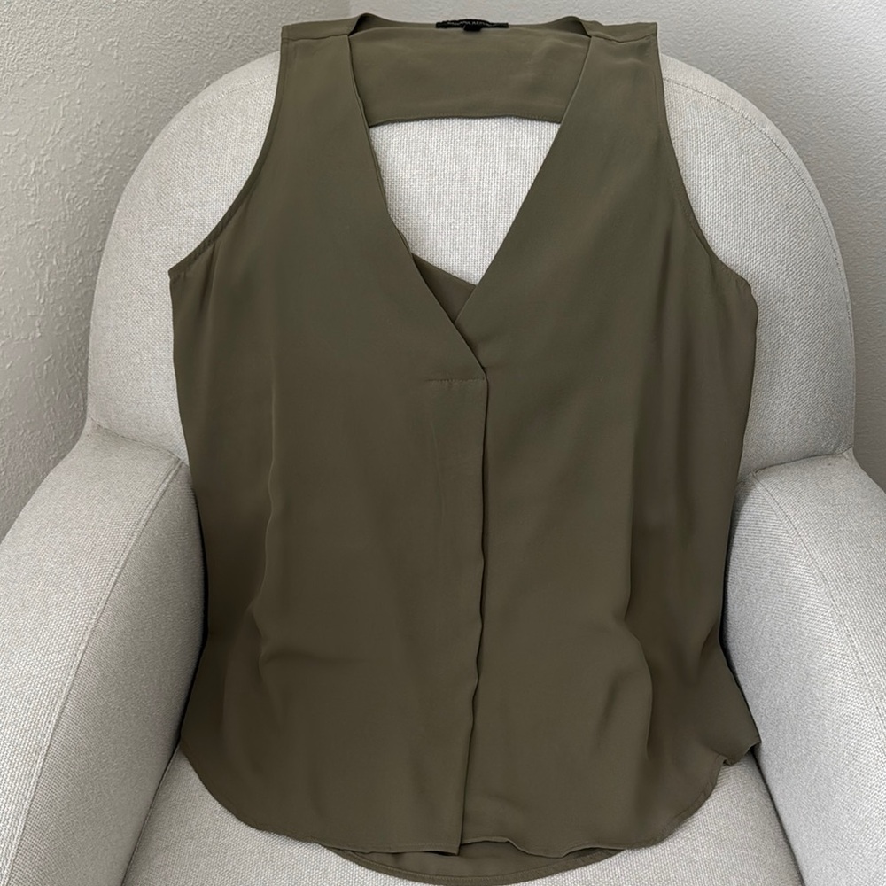 Olive Sleeveless Backless Women's Top